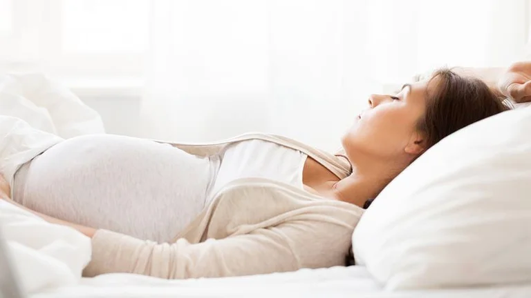 La posizione più comoda per le donne incinte, come dormire in pace
