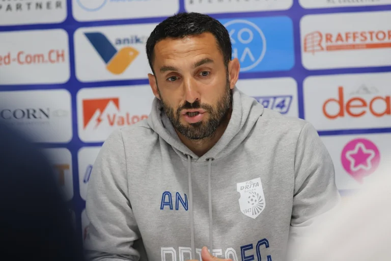 Léger entraîneur parle de beaucoup à la Conférence de la Ligue: Sur ces niveaux, chaque équipe a ses propres qualités
