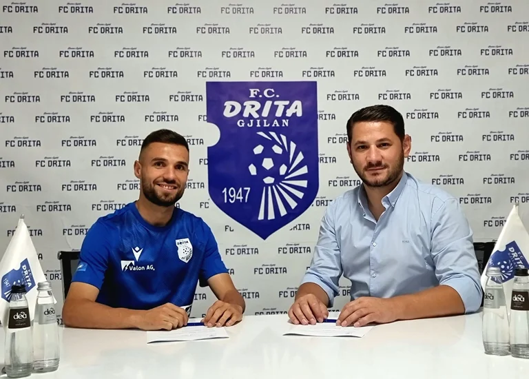 Oficial: señales Kastriot Selmani con luz