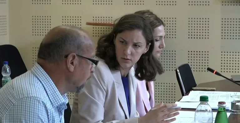 Rizvannoll needs answers to the recommendations, her reasoning: The head of the cabinet at the break of the shell, the assistants have changed.