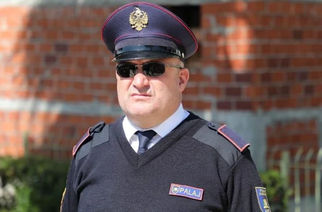 Halabak, stronzo: i cittadini prosecano il direttore di polizia di Lezha