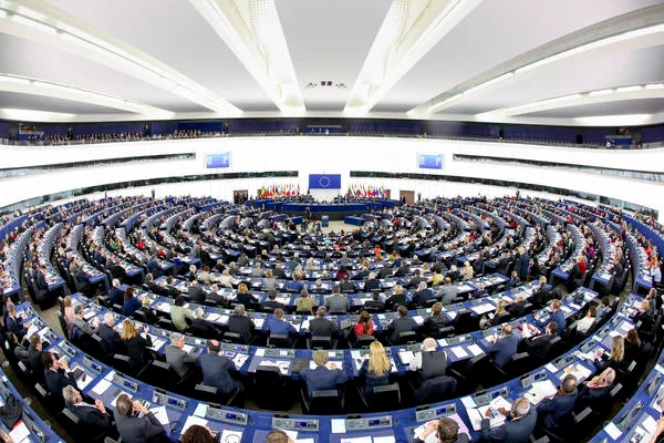 La Commission des affaires étrangères du Parlement européen approuve le rapport Kosovo