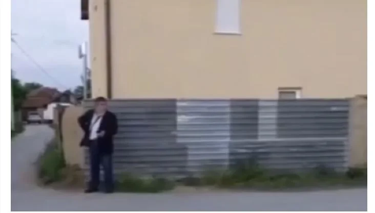 Podujevo omicidio, scena vista del sospettato padre uccidere figlio