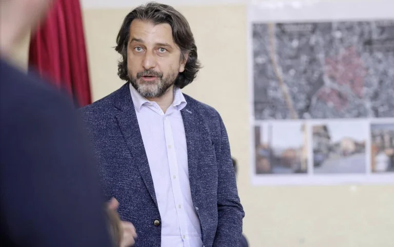 Progrès pour la mosquée: Le processus de construction a finalement été mis en route