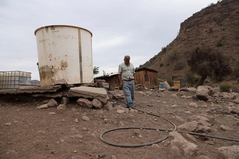 “We beg God for water”: Lake in Chile turns into a wilderness