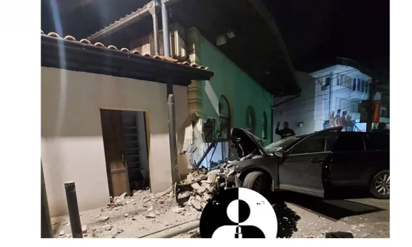 Car enters the mosque in Pec, three people injured.