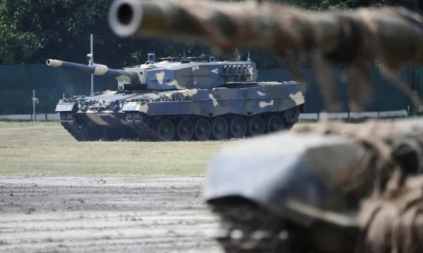 L'Espagne veut envoyer des chars en Ukraine, rapporte l'Allemagne bloque
