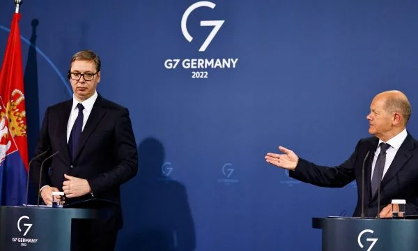 Politico: Le scholz de Vuciq s'est mis à reconnaître le Kosovo, sanctions contre la Russie