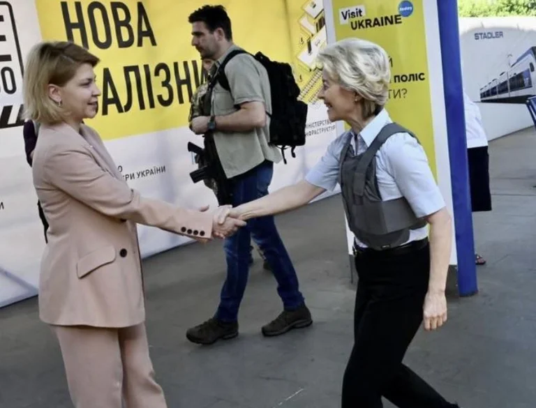 Von der Leeyen meets with Zelensky, talks on reconstruction of Ukraine