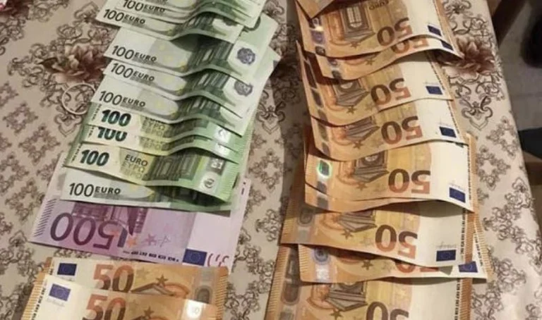 Un uomo di 61 anni è in arresto, sospettato di aver rubato 3 mila euro.
