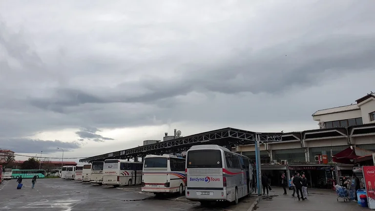 Pezullohet greva: Qarkullojnë autobusët