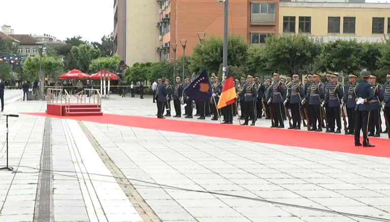KSF Guard ready for ceremony: German Chancellor Waiting