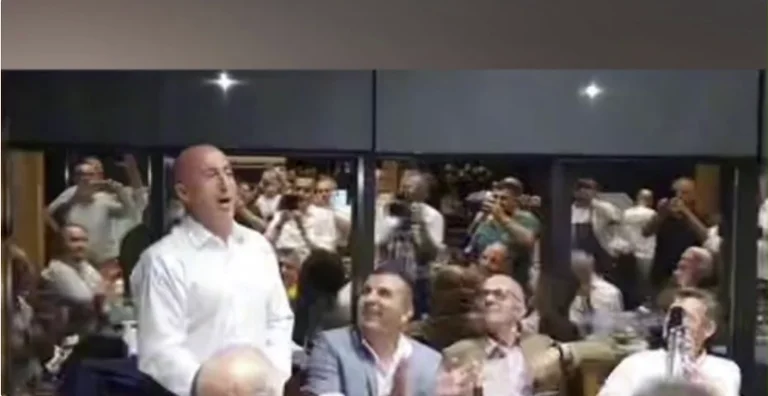 Ramush Haradinaj a encore une fois éclaté la chanson “Kah va comme moja Zane” (VIDEO)
