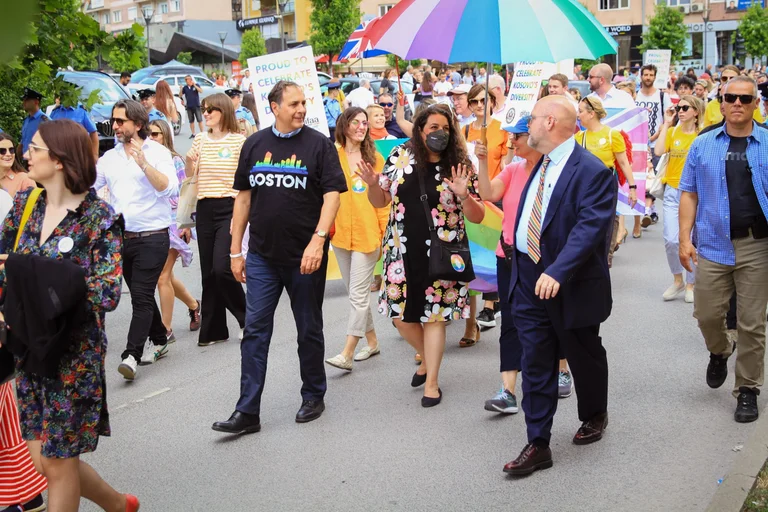 American Ambassador: Proud I attended in Pristina's Crenare Parade