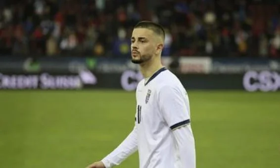Oficial: Zegrov no estará con Kosovo para los próximos dos partidos