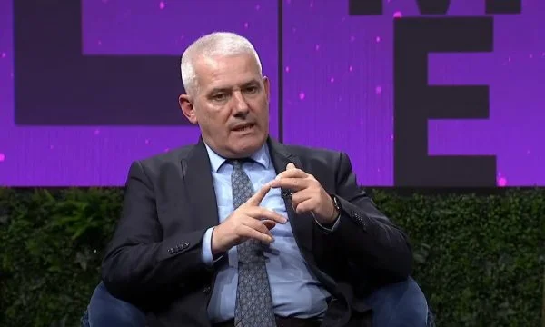 Quando la Legge dei Pagani è passata, Svechla sceglie le parole di Kurti: Sono giorni, non settimane.