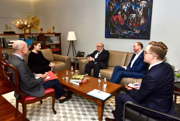 Ministre Jakka-Pechit : progrès du dialogue Kosovo-Serbie essentiel à la stabilité régionale