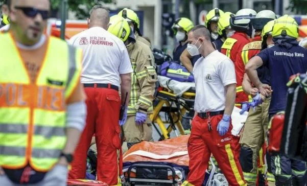 Car attacks crowd in Germany: 1 dead and 30 injured