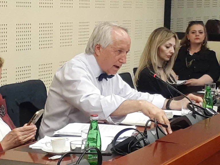 Latif: Non ho affari qui se sono ignorato dal governo