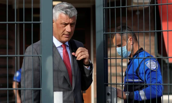 La Haye a exhorté Thaci à libérer Pristina, ou pays, pour offrir des garanties