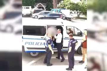 La police d'État a arrêté Clevio, qui a été battu hier avec du bruit.