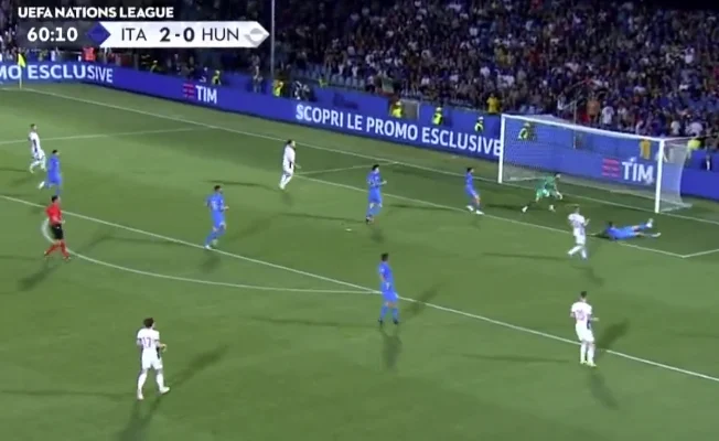 They just scored at the Italian game Hungary: You've never seen the strongest freak ever.