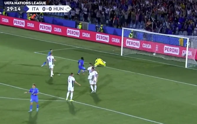 This goal should be looked at three times Barella gave the gate to Hungary with this powerful blow