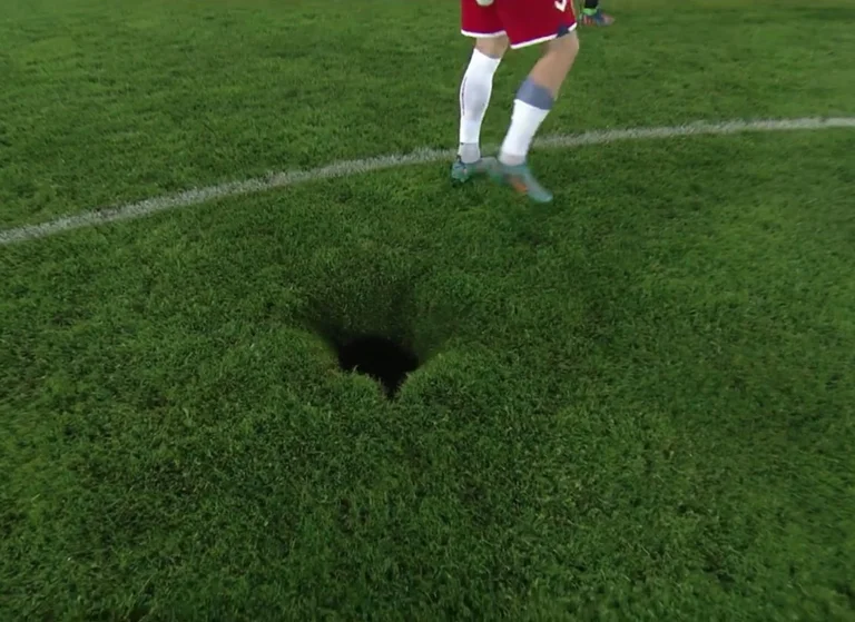 C'est étrange. Dans le match autrichien, le Danemark a ouvert un grand trou