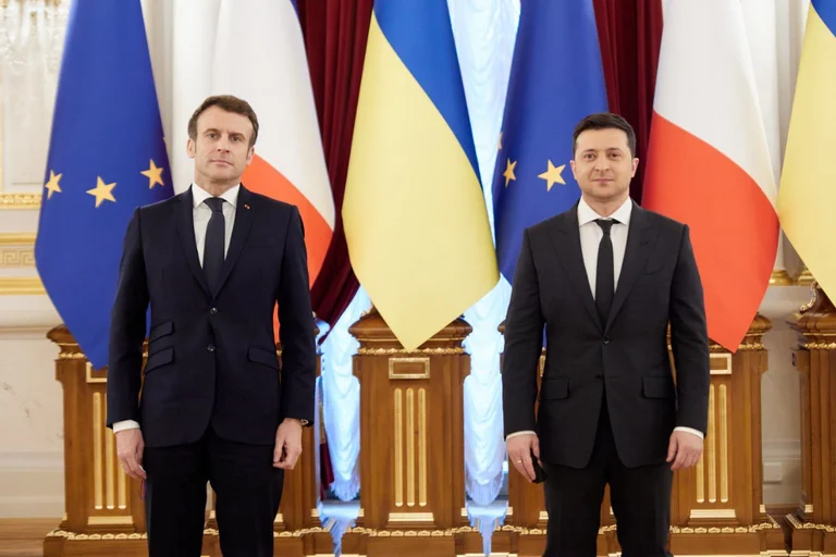 Zelensky critique vivement Macroni après sa déclaration