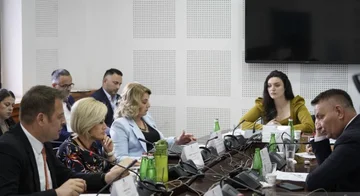 Esta Comisión se reunió para evaluar una visita que recibieron a Albania: parece fructífera.