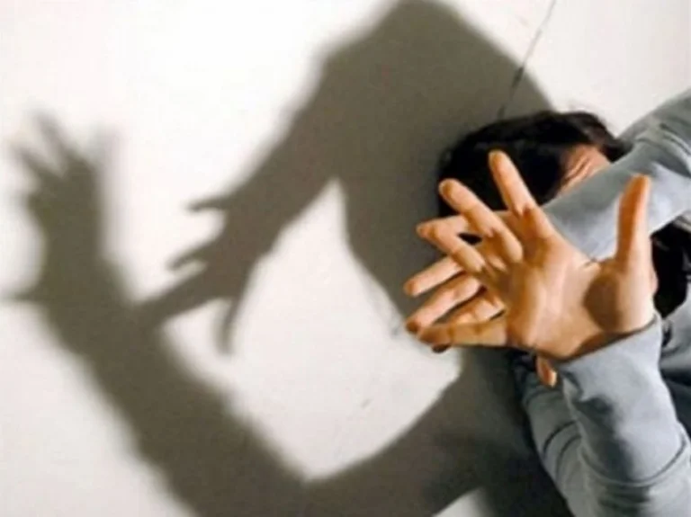 Beating Between Two Girls at a School in Pec