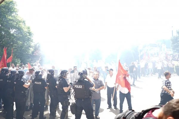 View: A Officer Hurts at the Veterans Protest