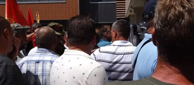 Let those dogs come and talk to us”, angry veterans, as words against the authorities
