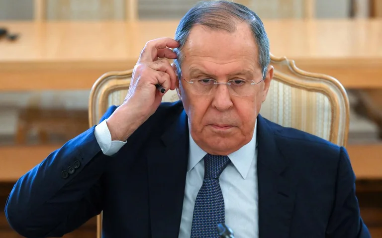 Lavrov flies: Vucinqi confirms aborting of visit