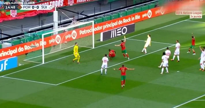 Il duro colpo di Ronaldo in Svizzera é Carvalho manda la palla in rete