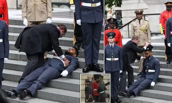 Cinq soldats perdent connaissance lors du service de la Reine à Londres