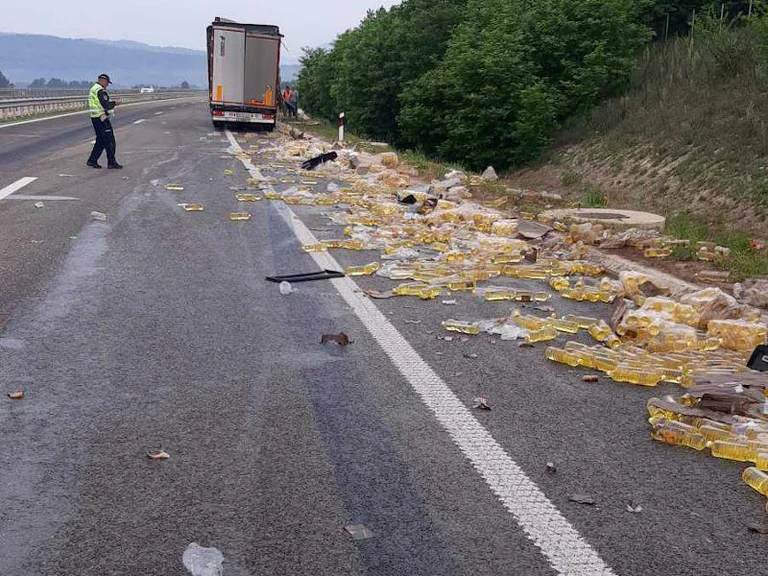 Autounfall, Ölweg gefüllt
