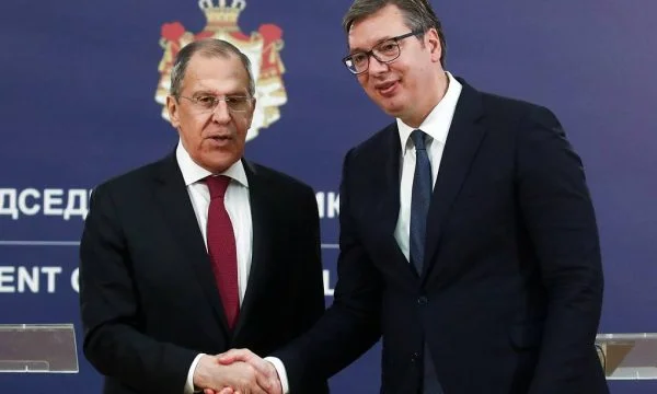 Sanctionnée par toute l'Europe, Vucic attend lundi à Belgrade le sous-ministre Lavrov de Poutine.