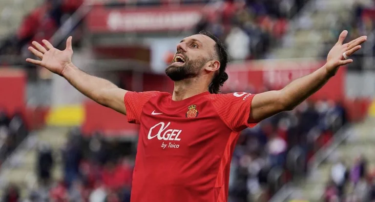 Vedat Muriqi announces May's best player in La League