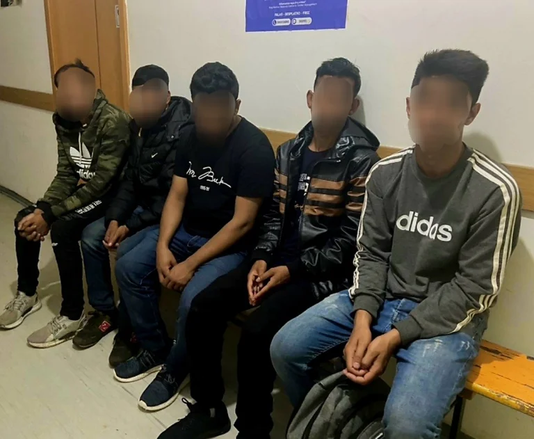 Polizeiverbot fünf Bangladesch-Bürger in Vremica, kamen nach Pristina