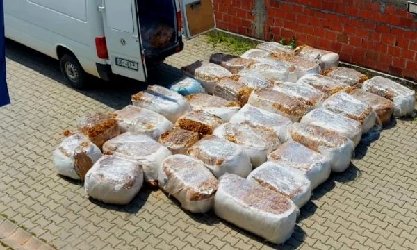 La police prévient la contrebande de tabac brut de 800 kg