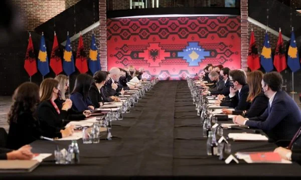 Reunión conjunta de los Gobiernos de Kosovo y Albania