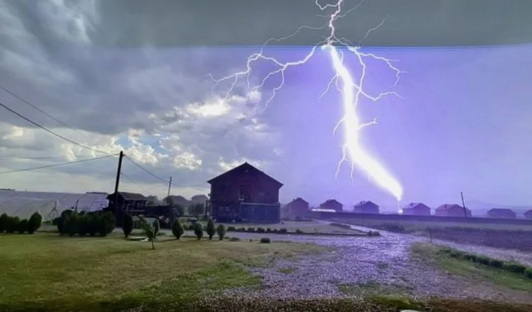 Image published when lightning strikes the mosque minaret in Cifllak, Rahovec
