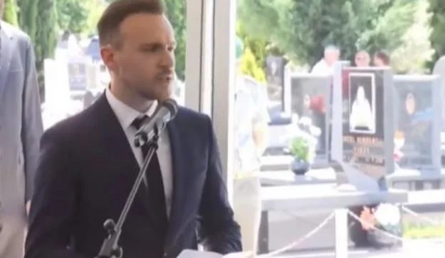 Teary, the boy says goodbye to Bujar Nishani: God is adding an angel