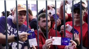 Liverpool hat Experten für psychische Gesundheit für Fans eingestellt, die im Finale der Meisterschaft misshandelt wurden.