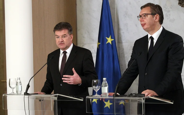 Après avoir prêté serment en tant que président, Vuciq rencontre Lajcak