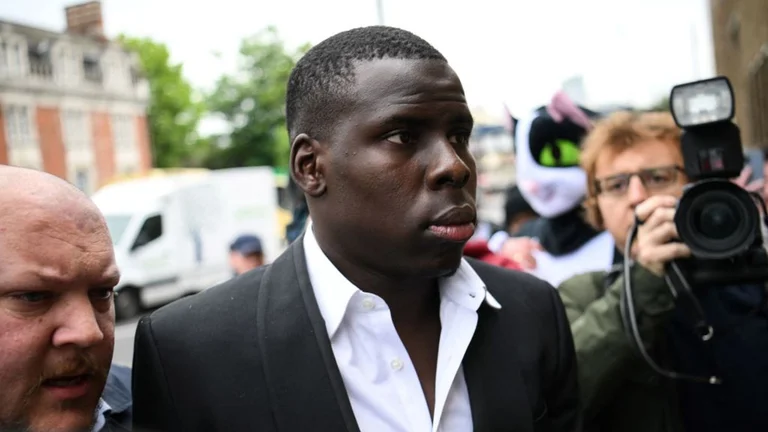 He kicked his cat. This is the punishment Kurt Zouma was pronounced.