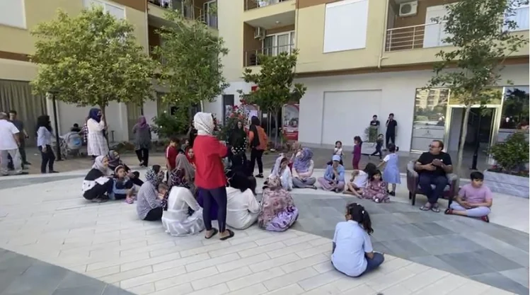 Les Afghans en Albanie se rallient, c'est pourquoi