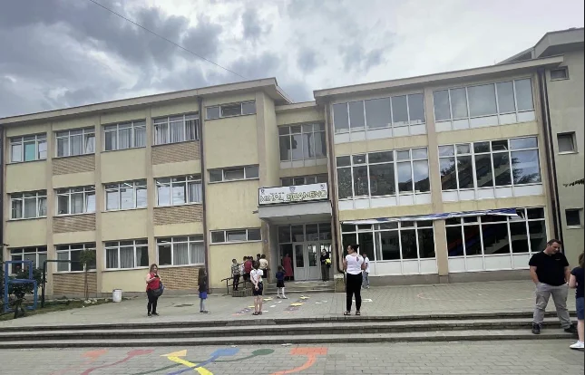 Kosovo Schools of High Students, Additional Educators still being paid by the state
