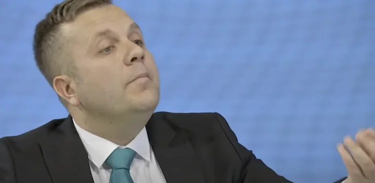 L'adjoint d'Albulen Haxhiu : Au ministère, nous travaillons vite comme du pétrole.